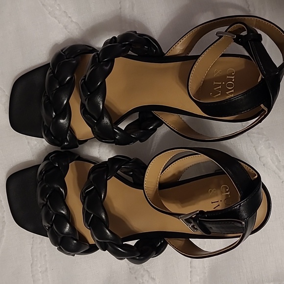 Crown & Ivy Blakely Black Puff Sandals Sz 8 M NWOT - Picture 4 of 4